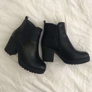 BLACK HEEL CHELSEA BOOT DAILY SHOES